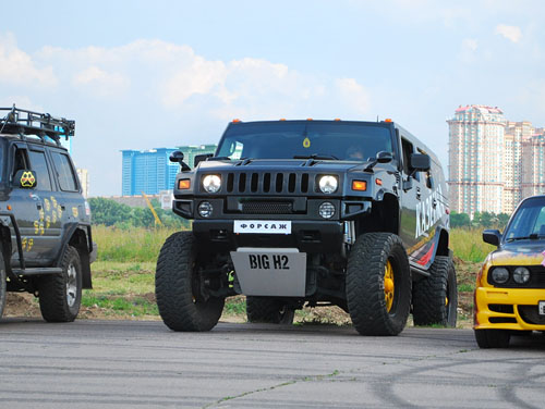  2010, Hummer H2.