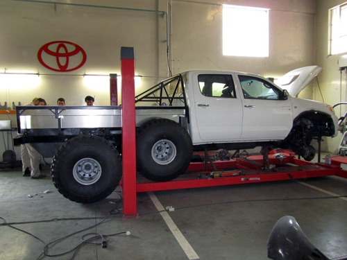 Toyota Hilux 6x6