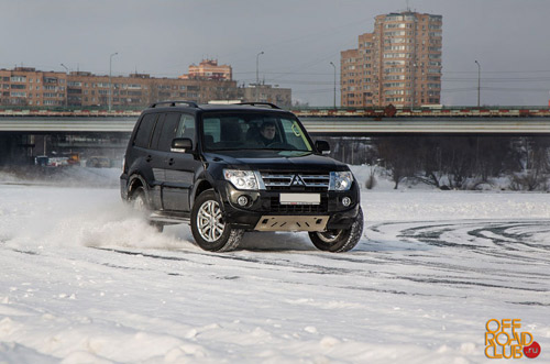 Mitsubishi Pajero IV 2012