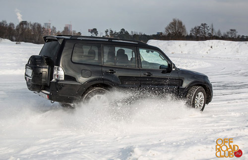 Mitsubishi Pajero IV 2012